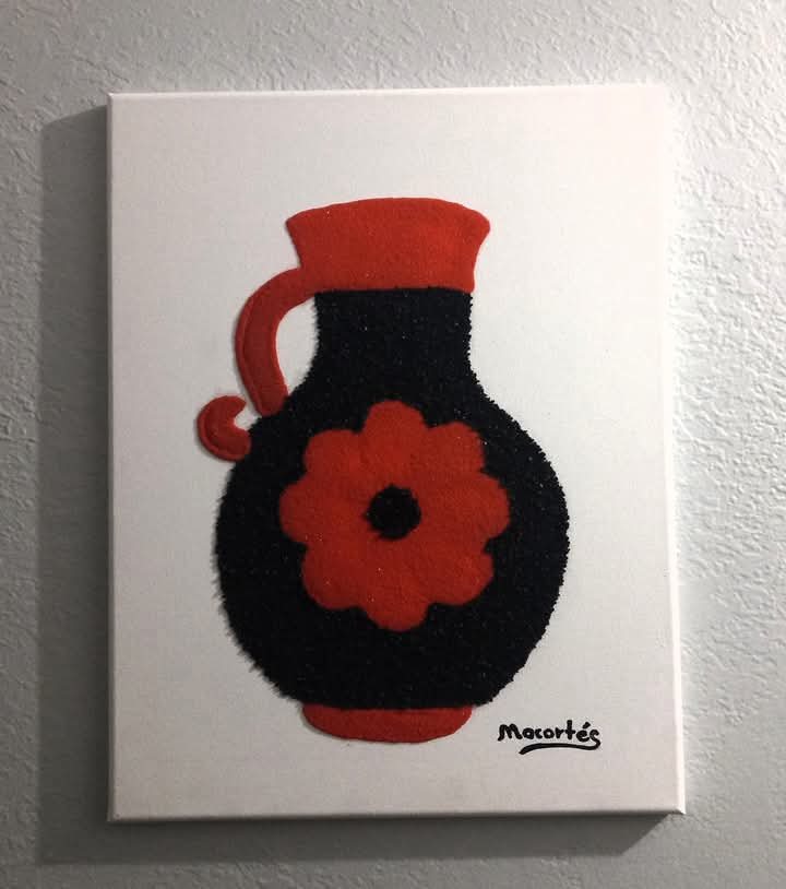 MacJarrón-Flower — arena de colores sobre lienzo, 14 × 18 in